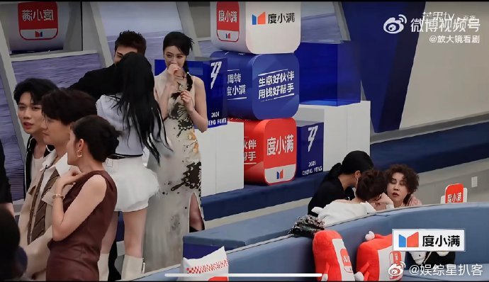 王濛王濛行走的弹幕 乘风初见面直播乘风2026 真实不装、敢说敢讲，王濛用弹幕式