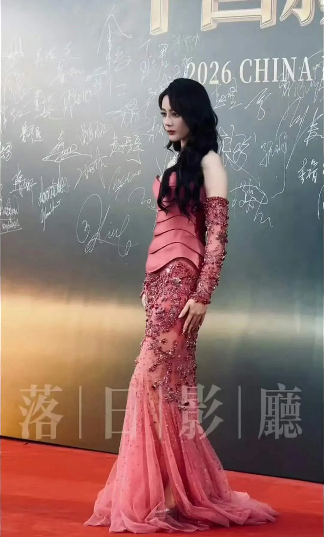 迪丽热巴的身材大家觉得怎么样 