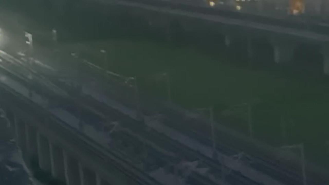🚄G19列车冲破黑暗的瞬间太震撼了！从昏沉夜色一路向前，窗外灯火渐次亮起，最终