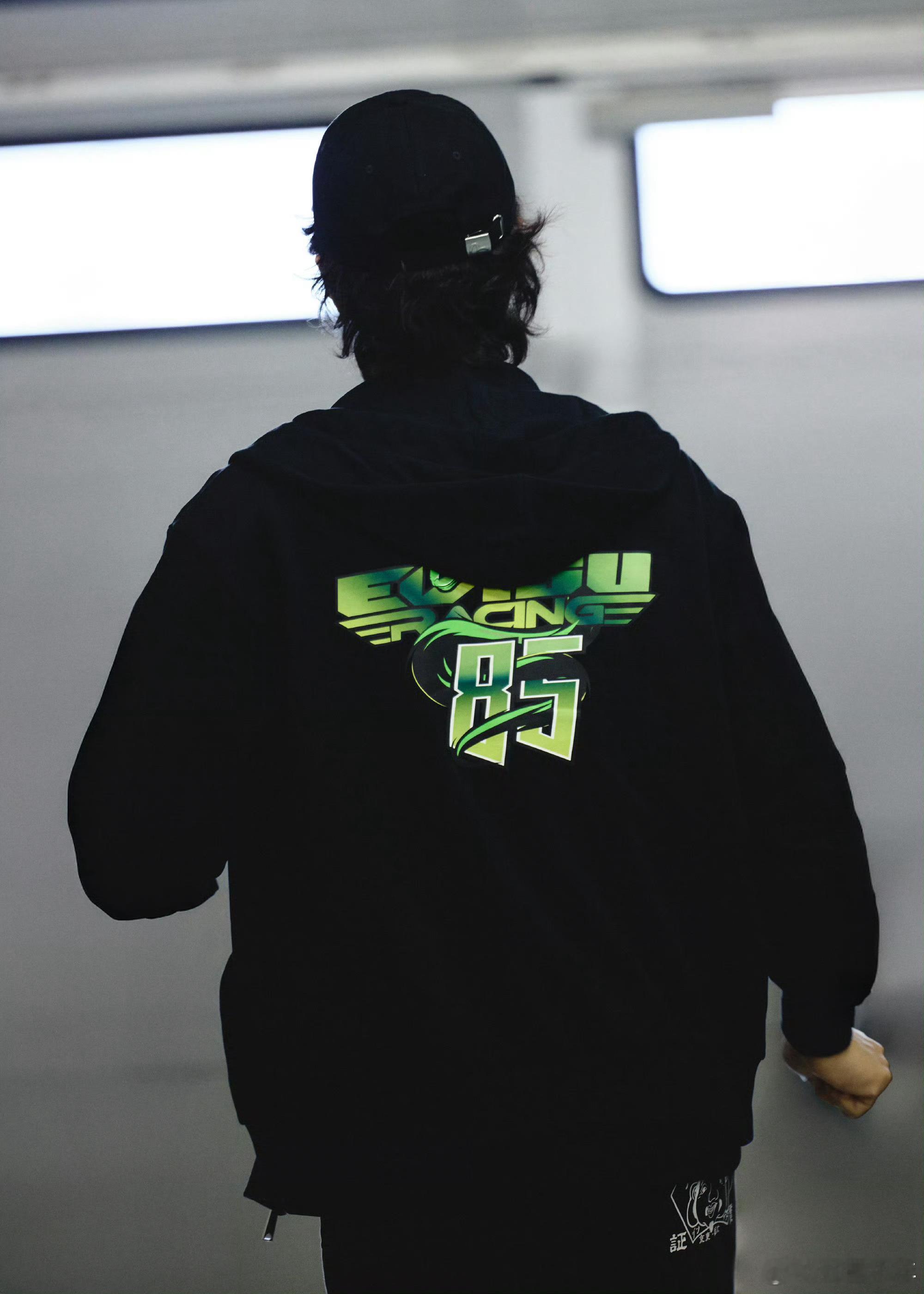 王一博随拍九宫格王一博随拍九宫格掉落，快乐请加满！ ​ ​​​