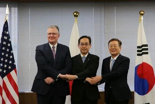 韩国都这样了，还不消停？
韩美日三国朝核问题磋商高级代表当天在日本东京举行会晤，