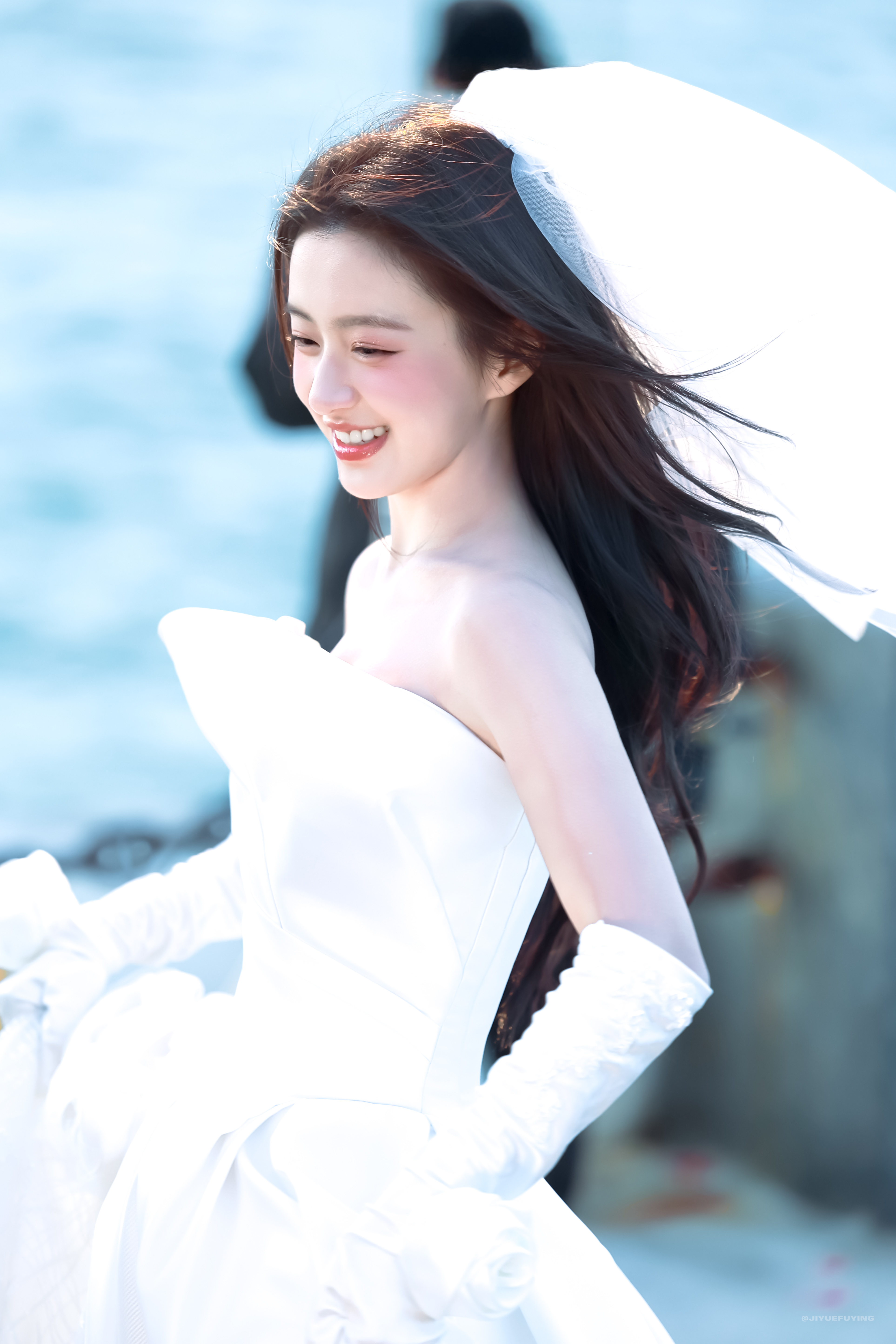 洁白的婚纱包上恩 周挽 炽夏 