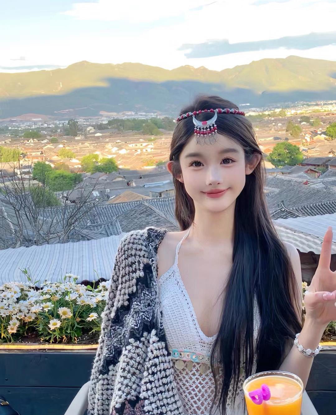 在云南游玩的清纯美女 ​​​