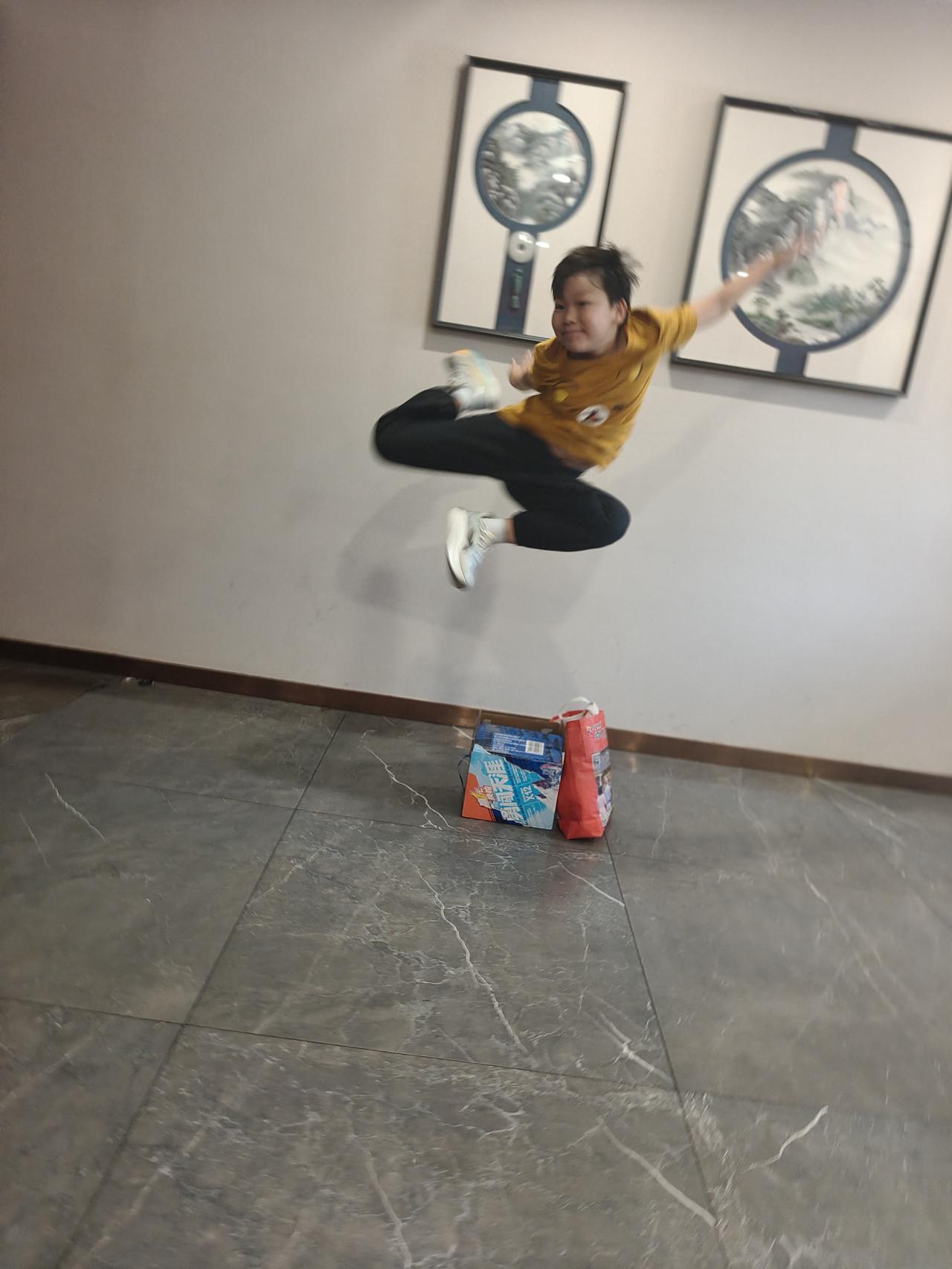 晒图笔记大赛冲破重重阻碍勇敢飞跃，挣脱眼前的困顿桎梏，满怀一腔热血向着远方熠熠生