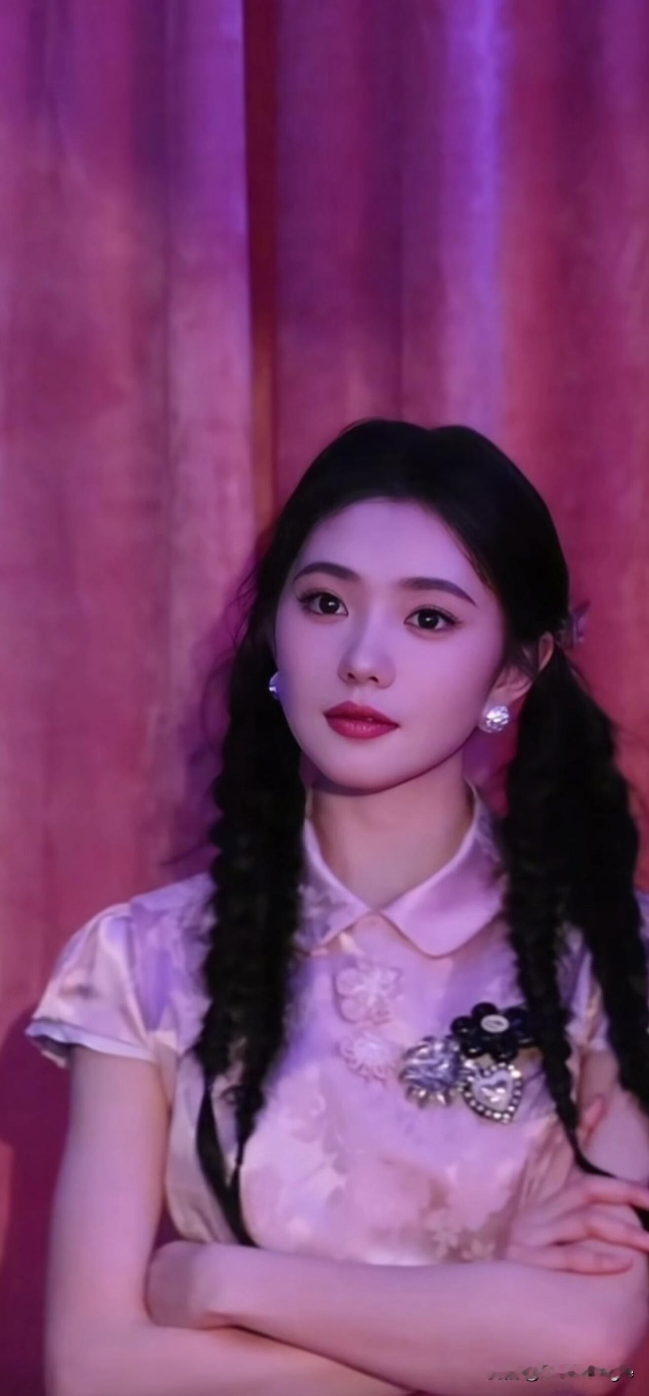 红袖添香夜，月照美人妆。