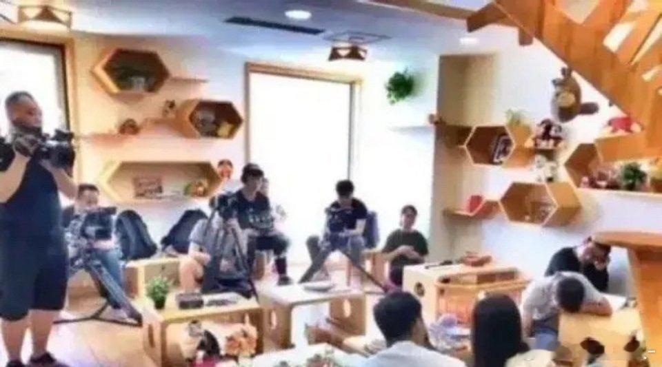 这么多镜头下的恋综 其实也算是演员了 ​​​