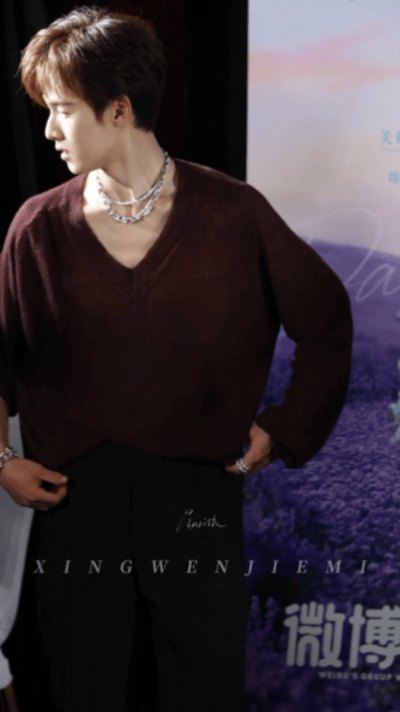 李昀锐悄摸摸的就把衣服脱了 李昀锐这个宽肩我想尖叫 追剧团路透名场面，悄摸调整衣