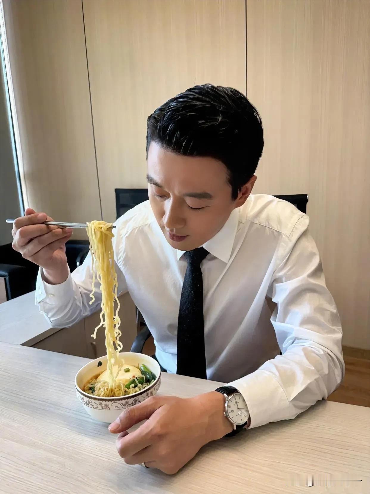 佟大为最令人不解的地方就是一直不显老，从认识他那会儿开始就是这个样子没变过，真想