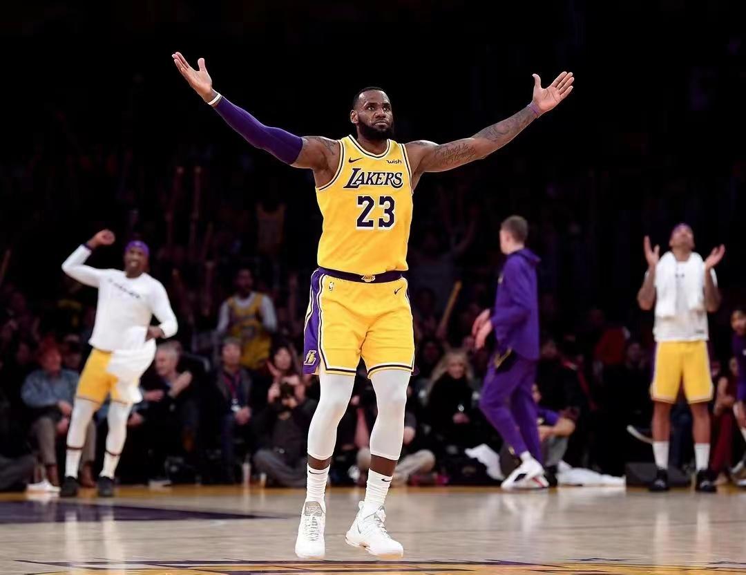 理性分析，2023-2024NBA总冠军必在这四个球队中产生：
1.快船(50%