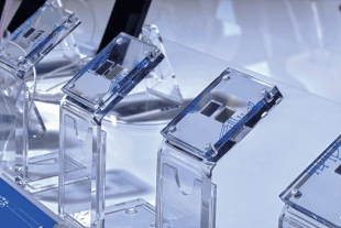 芯片短缺警报拉响！存储芯片短缺或持续至2030年，车规级内存价格暴涨超300%，