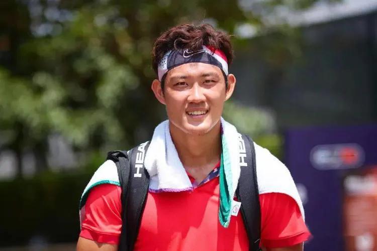 网球有約｜#网球# 东京ATP500首轮
中国一哥张之臻🇨🇳以3-6/6-4