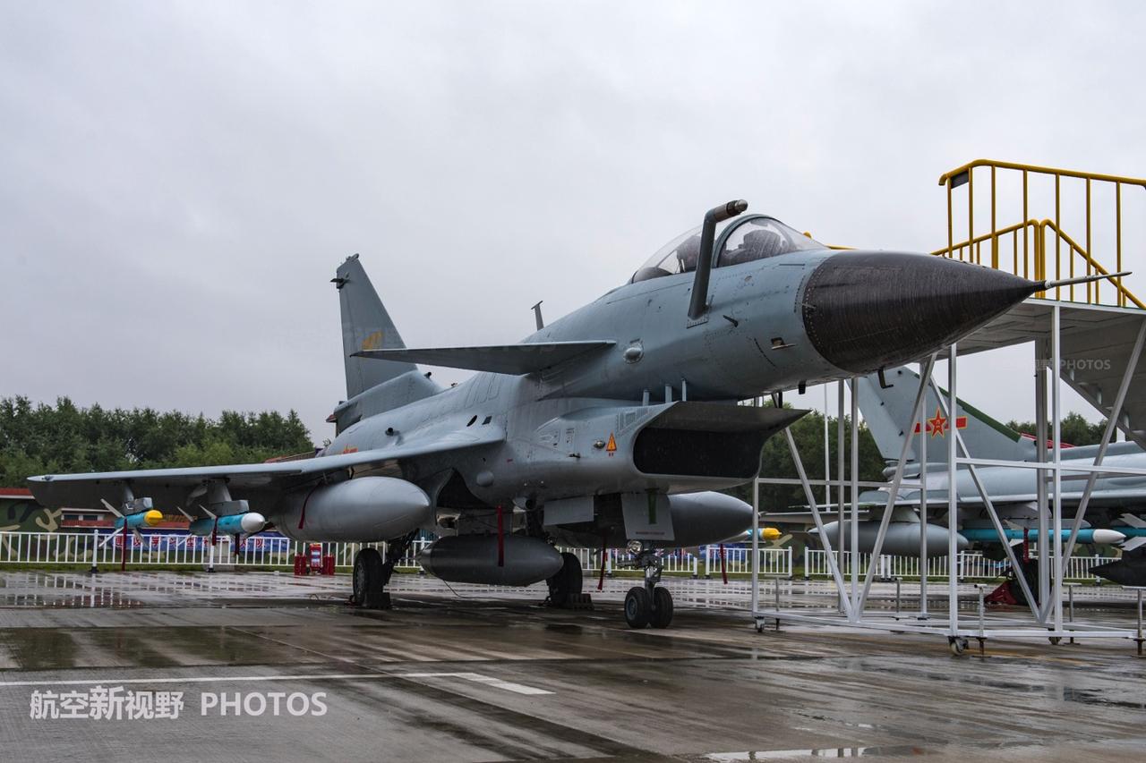 2003年，我国空军开始正式装备歼-10战斗机，转眼之间，这批歼-10战斗机已经