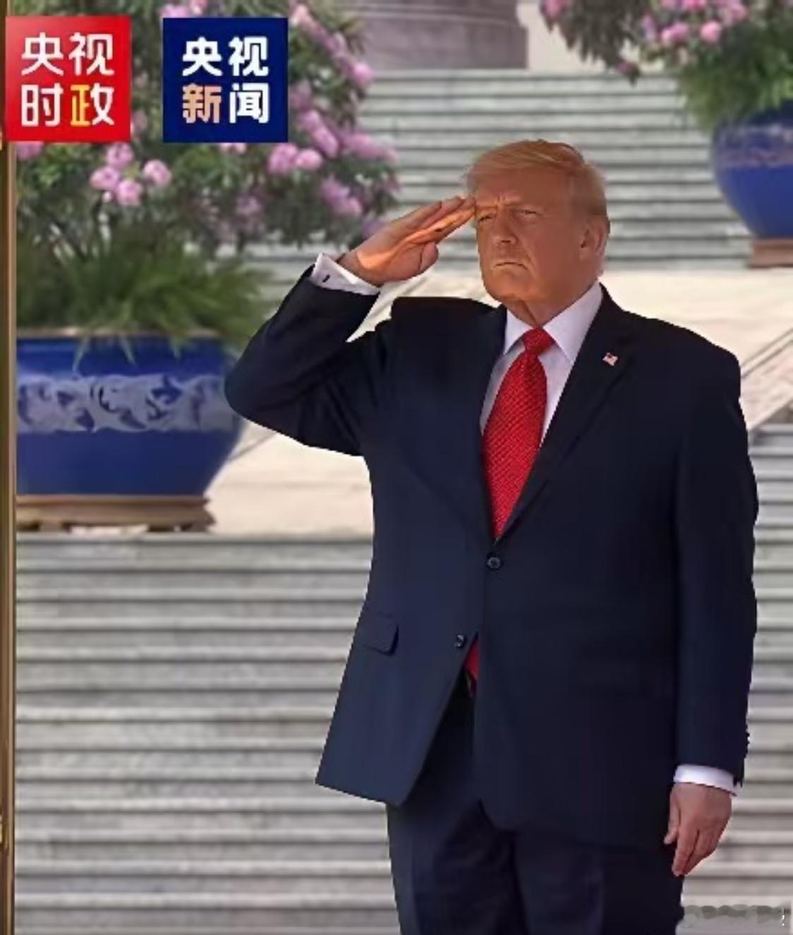 特朗普回敬军礼朋友发我这张图的时候，我还以为是p的看了视频，才知道，这是特朗普在