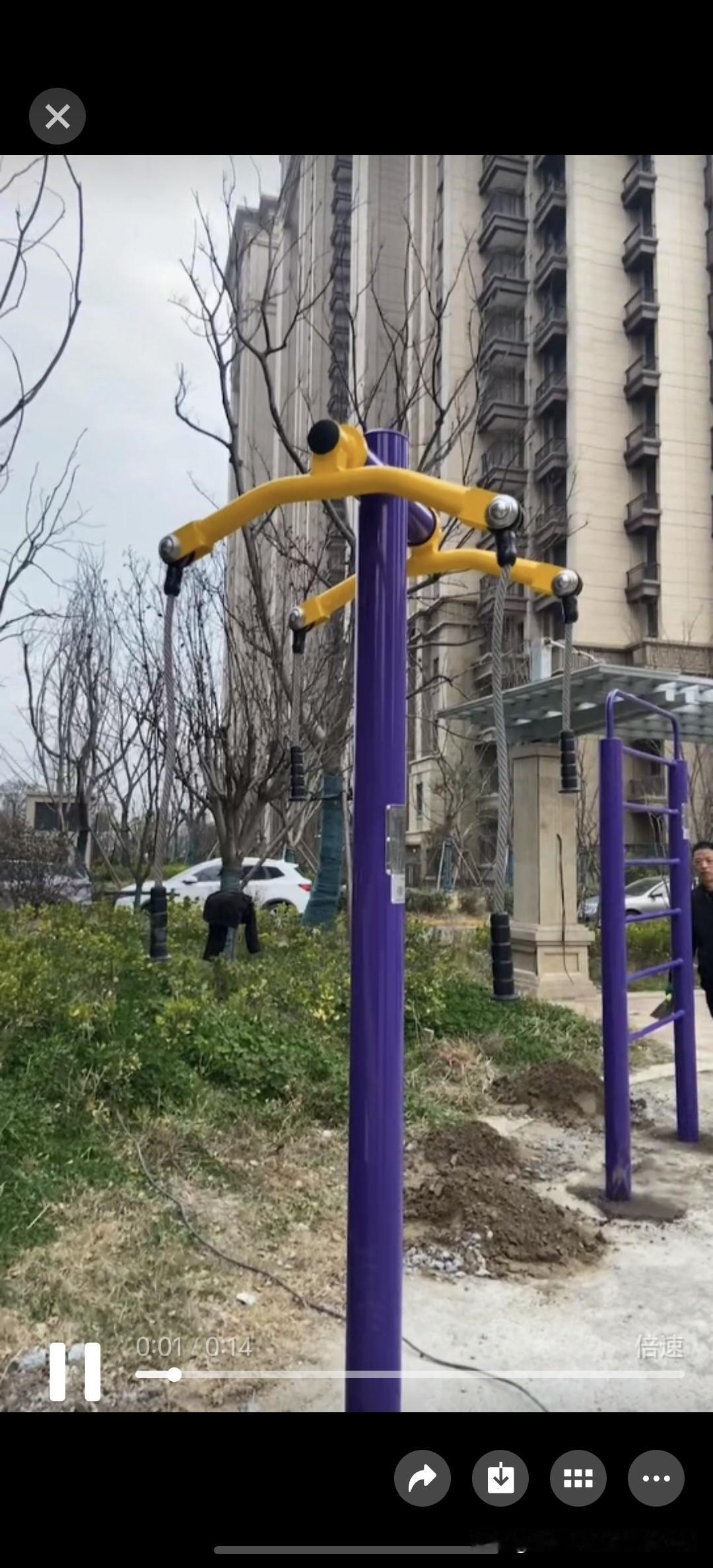 今天是金碧物业走后的第49天。

早晨6号楼的带头大哥就喊人到西大门集中，去搬运