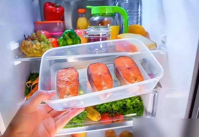 谁还把冰箱当“保险箱”？赶紧打住！最近刷到好多人吃了冰箱里放太久的鸡蛋、蔬菜拉肚
