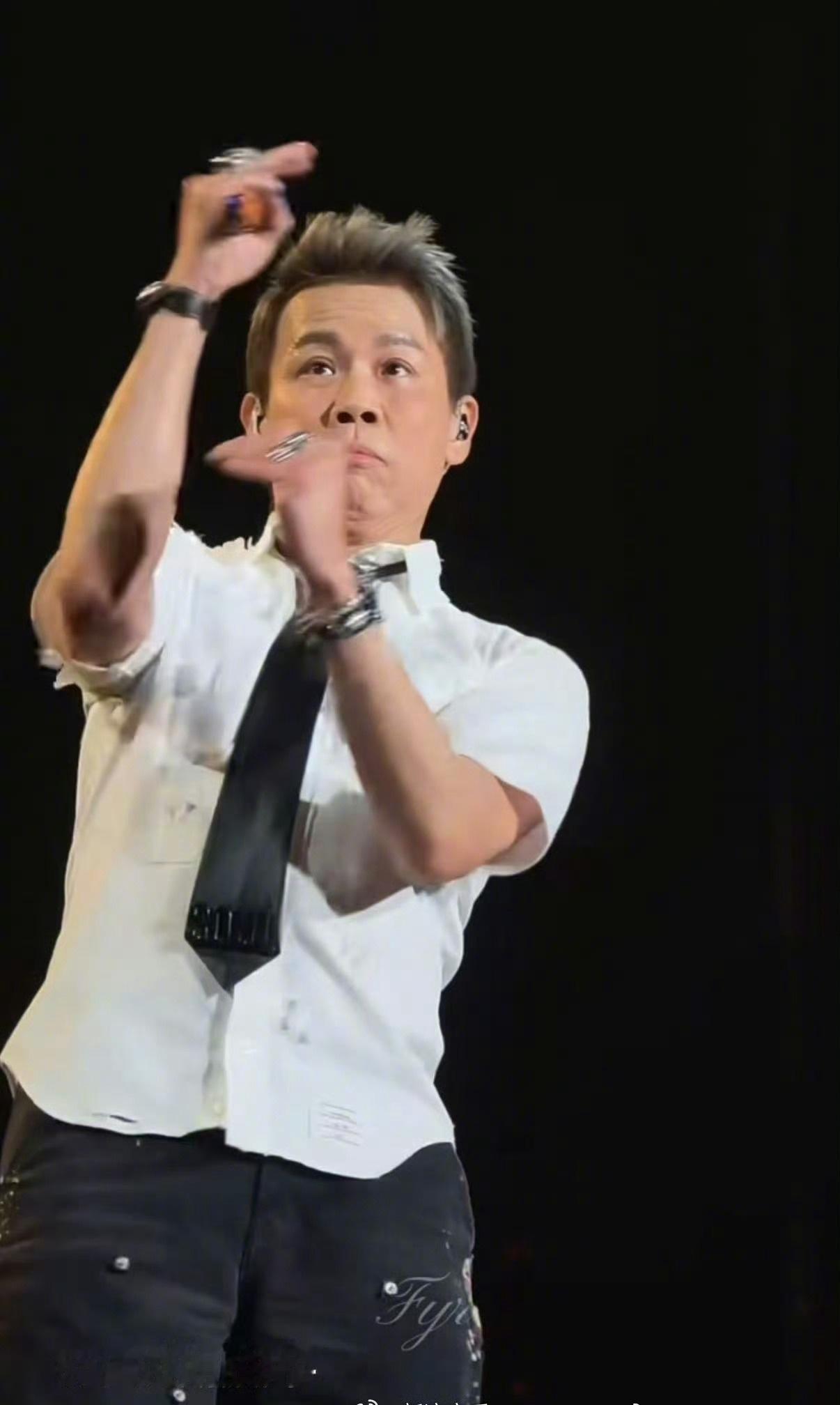 萌！继loopy塑后又一猫猫塑陶喆吃了春天第一口柳絮陶喆吸到柳絮后的反应陶喆Da