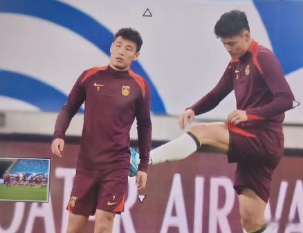 #武磊归队仍无法有球训练# 多几个这样拼搏的人，不至于小组垫底，有人说没必要，但