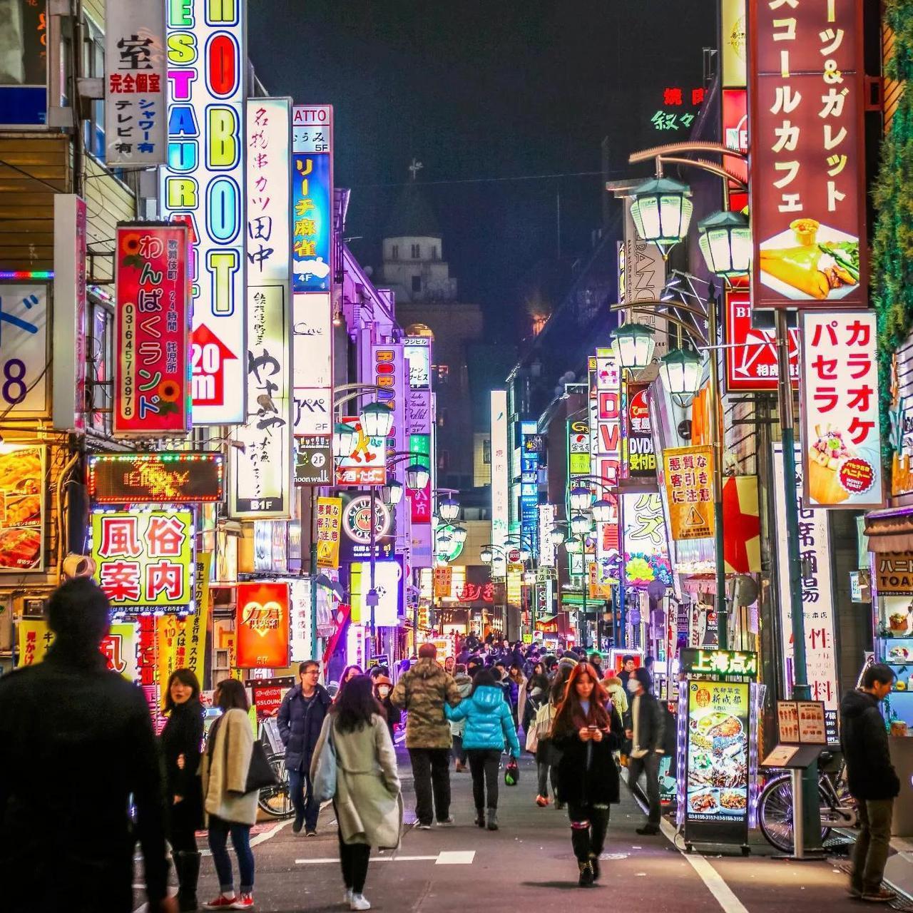 "日本有庞大海外资产帝国"？笑话！工资30年不涨反降，产业全搬去给美国打工了
