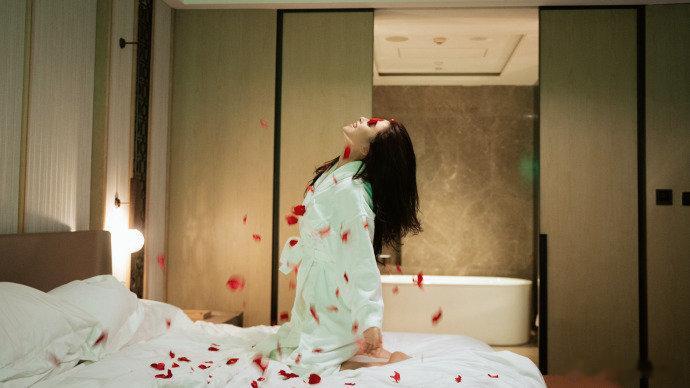 朱珠新剧是什么好欺负的样子吗手起刀落决绝又飒爽！许蜜语面对渣男毫不留情，果断抽身