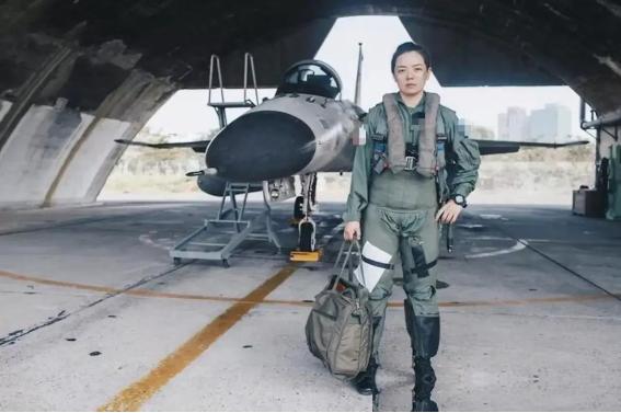 台湾女飞行员郭文静曾经放出狠话：“只要长官敢下令，我会毫不犹豫发射导弹，击落歼2