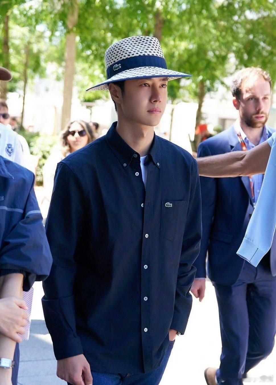 王一博巴黎出街 ​​​
