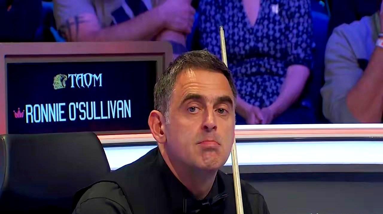 德国大师赛刚打完，冠军还是凯伦·威尔逊，10万英镑揣兜。
 
但赛前的头条被两个