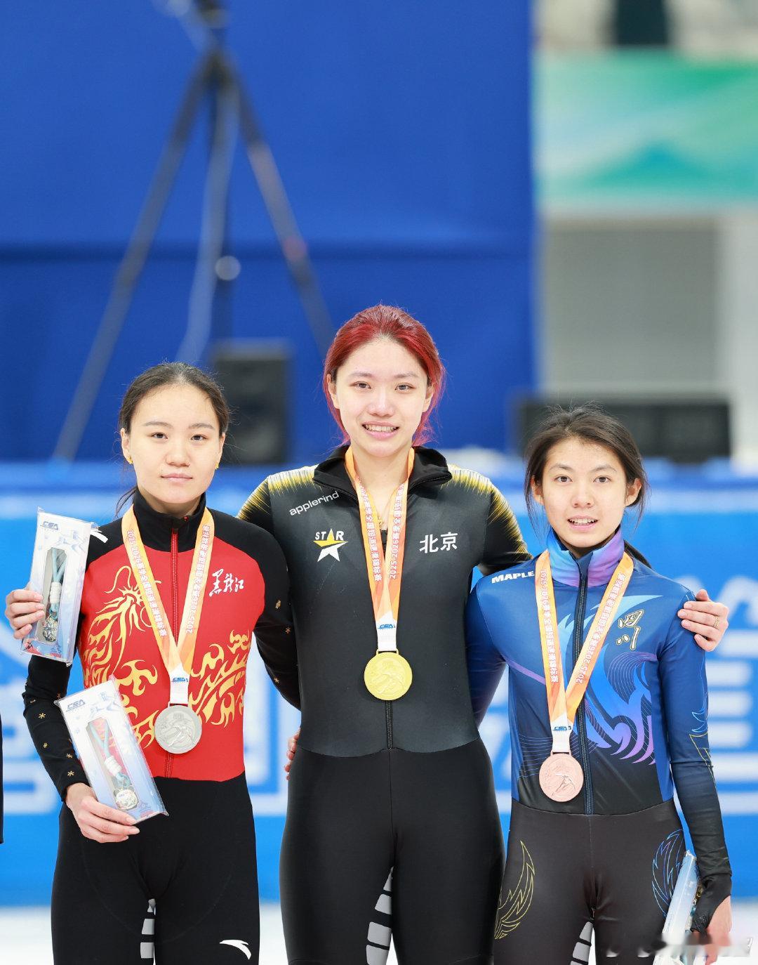 25-26赛季全国短道速滑锦标赛女子500米A组决赛，伤愈复出的王晔滑出43.7