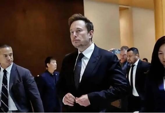 美俄两家捏着全球83%的核弹头，美国一家就有1770枚在那儿部署着，随时能打。另