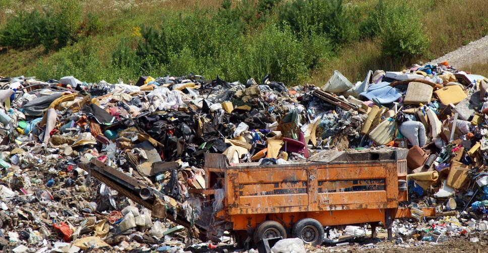 烧垃圾能赚钱、烧垃圾不污染空气？中国垃圾已经不够烧了甚至开始抢垃圾。

是不是觉