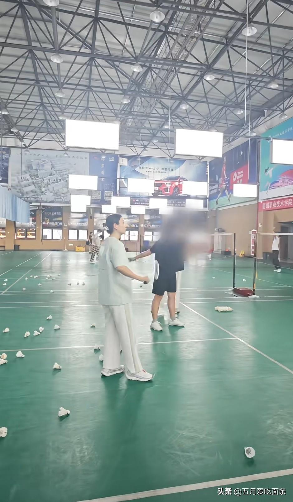 在黄雅琼最新的视频里，看到了她正确的选择。
之前很多人不理解黄雅琼为什么放弃北京