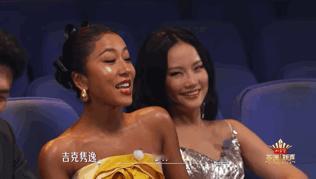 吉克隽逸说原唱都原谅我了 这一幕真的是能够让人看一次笑一次的程度，不得不说吉克隽