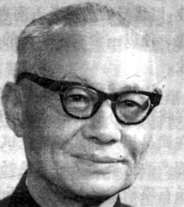 1979年，在一次大会上，杨显东鼓起勇气批评陈永贵，表明大寨的罩子必须要去掉，不