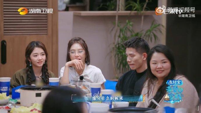 何炅何炅聊女生恋爱消费观亲爱的客栈 何老师深度解读女生恋爱消费观，三观端正，句句