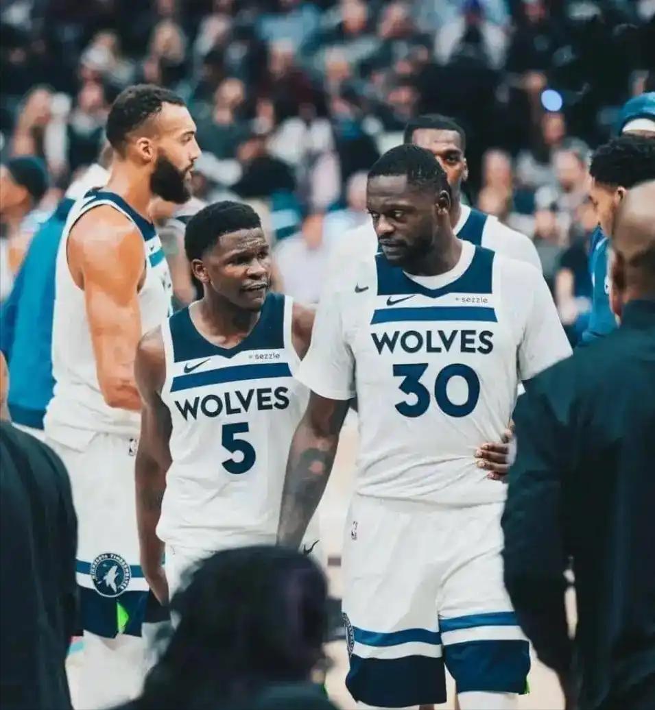 森林狼怎么了❓背靠背连续两场比赛，最后时刻领先输球。

这事得从去年开始说起，2