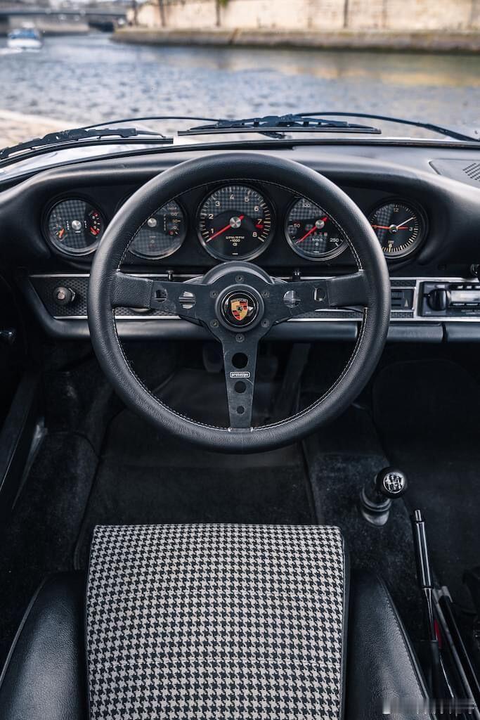 大v聊车 一些方向盘设计 