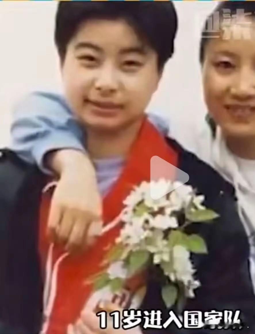 一个是靠半工半读考进清华的寒门学霸！一个是拿过4枚奥运金牌的“跳水皇后”。

八