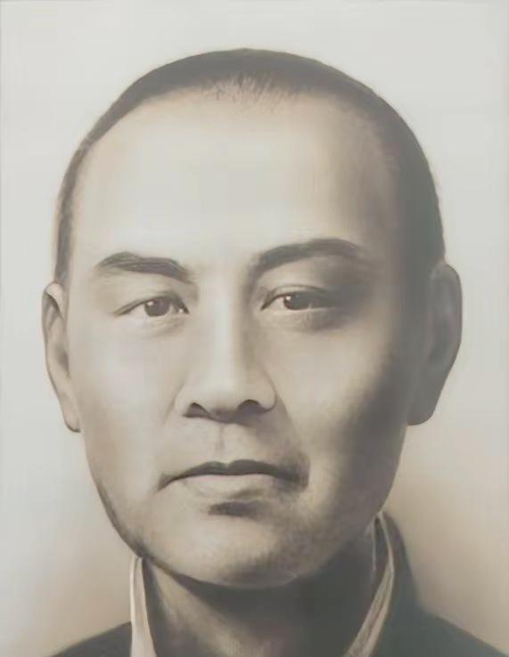 1938年7月，国军少将张岚峰率部投日。不久后他的弟弟张俊峰和日军发生纠纷，被日