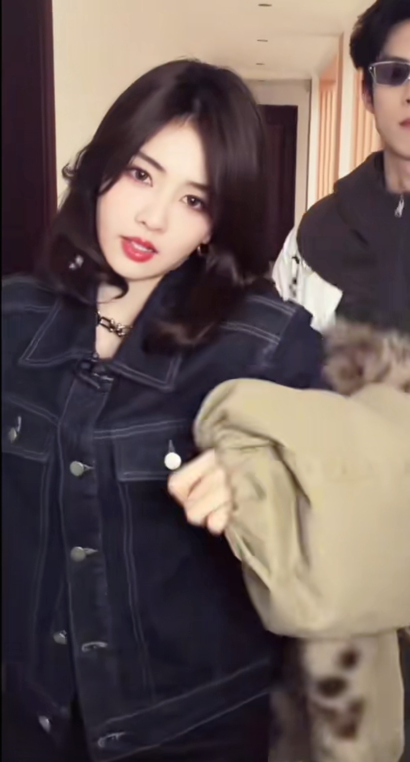 白鹿发抖音了，白鹿很帅，怪不得白鹿梦女多。 