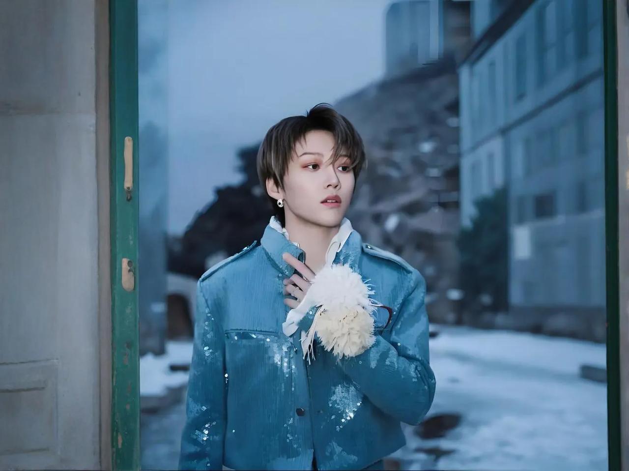#刘雨昕有哪些很戳你的小细节#在娱乐圈，刘雨昕以独特魅力和真诚态度赢得了粉丝的喜