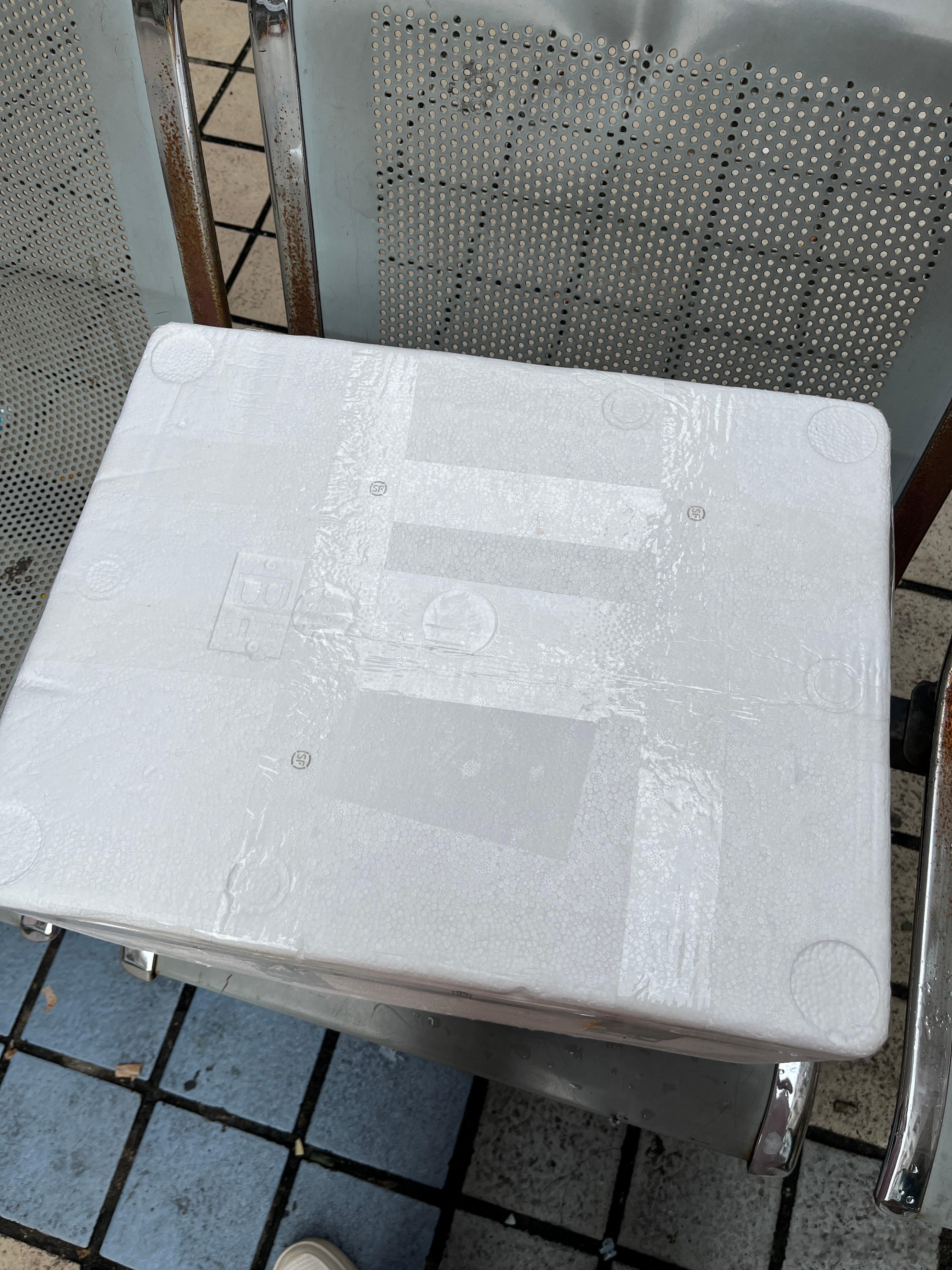 婆婆从老家寄的菜出来，她先寄过来我这里，我以为寄到公公那里，又跑去公公那里拿，结