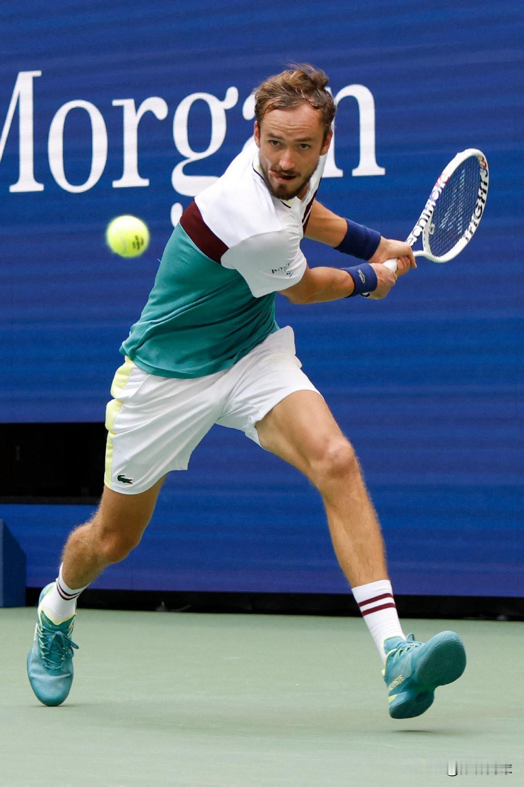 ATP年终第一轮
世界第二紫薇64,64卢布列夫
取得开门红。
首轮战罢，辛纳，