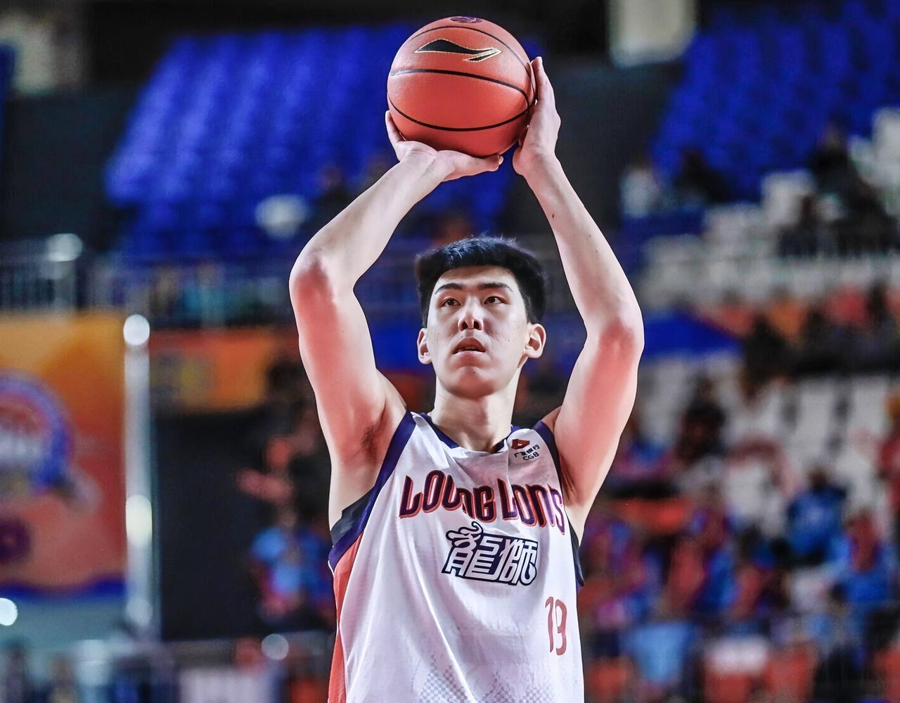 陈国豪：昕哥，你说要不是你的猪队友拉了几场，你是不是可以带队进季后赛了？？？
徐