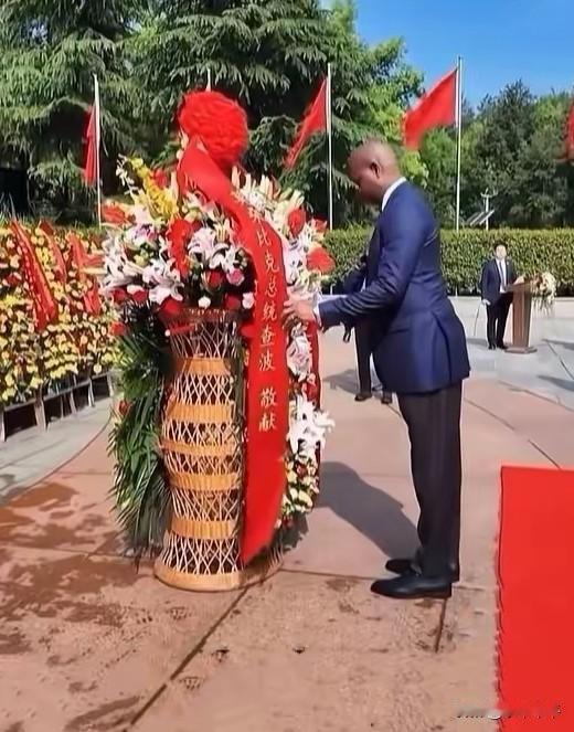 伟人的特殊粉丝——70后，身高超2米，总统！
桑比克总统丹尼尔·弗朗西斯科·查波