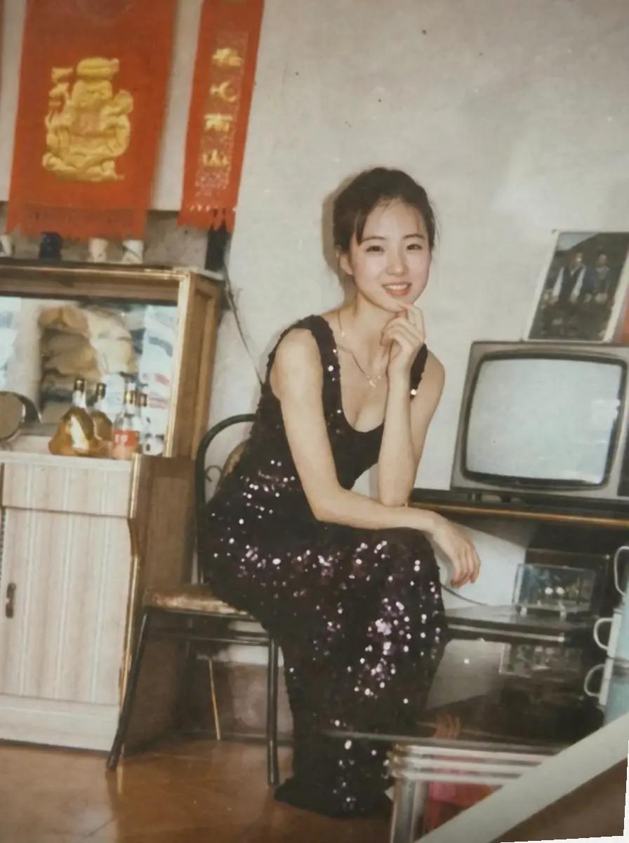 说实话，30年前，长这个样子，算是美女吗？