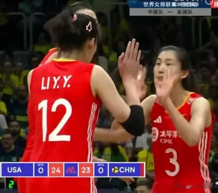 世联赛中国—美国
中国队23：25丢掉第一局。
第一局中国队的首发延续了昨天对阵