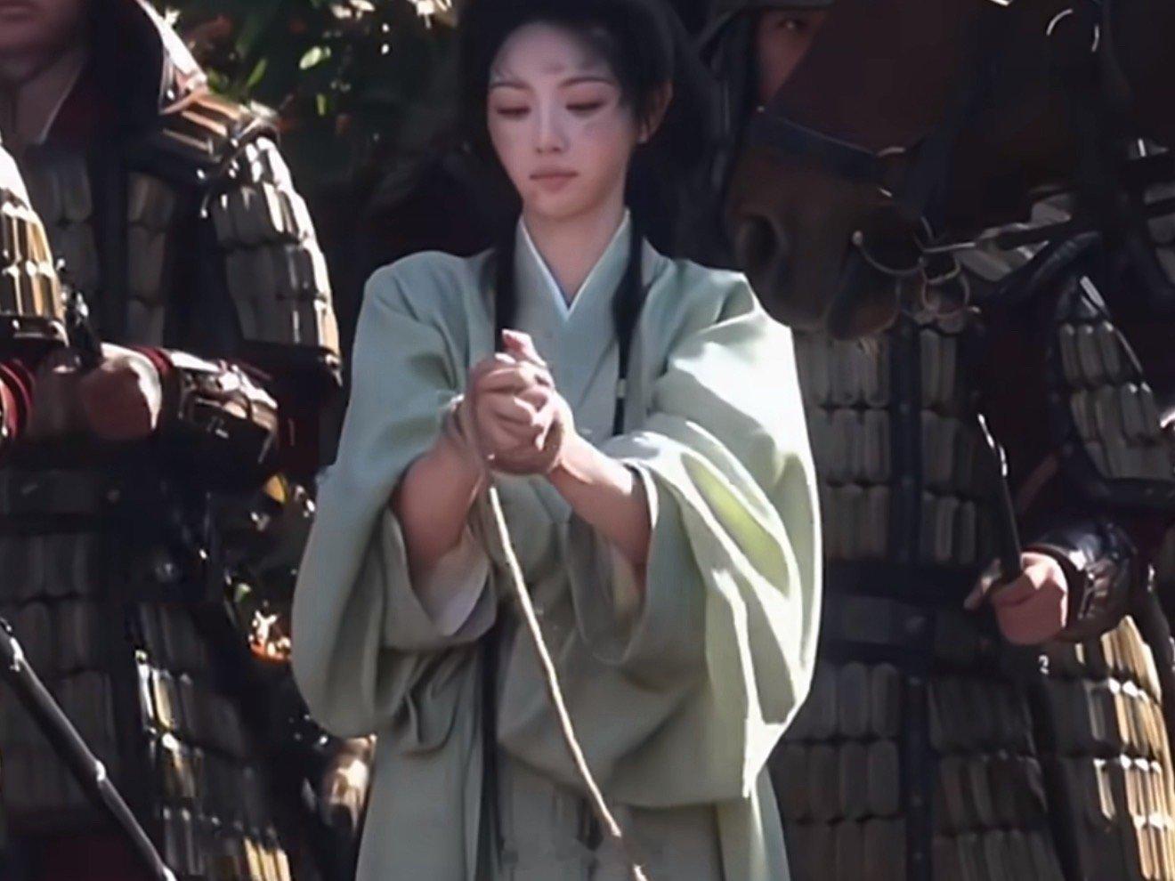 田曦薇嫁金钗干农活路透阿也，又一次get到田曦薇的可塑性了，不得不说，田曦薇在电