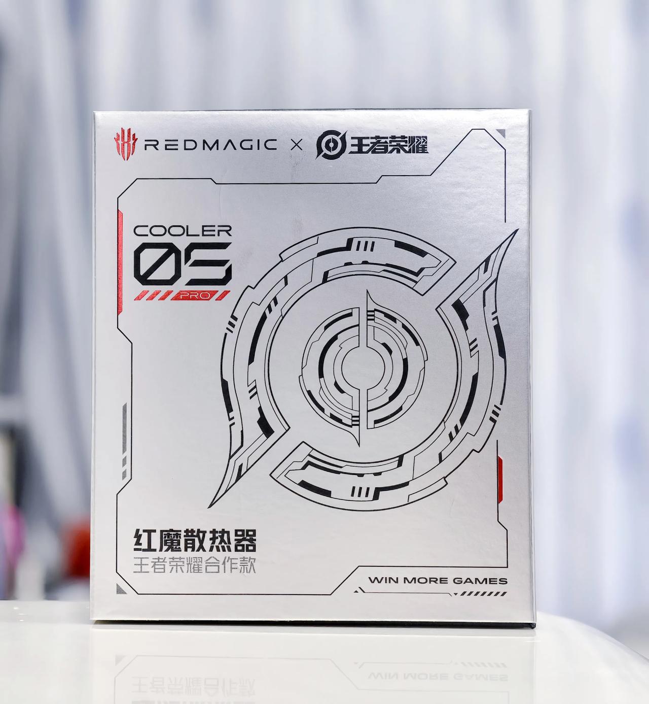 给大家分享两个好用的数码好物
红魔散热器5 Pro孙悟空定制版：最高降温至35度