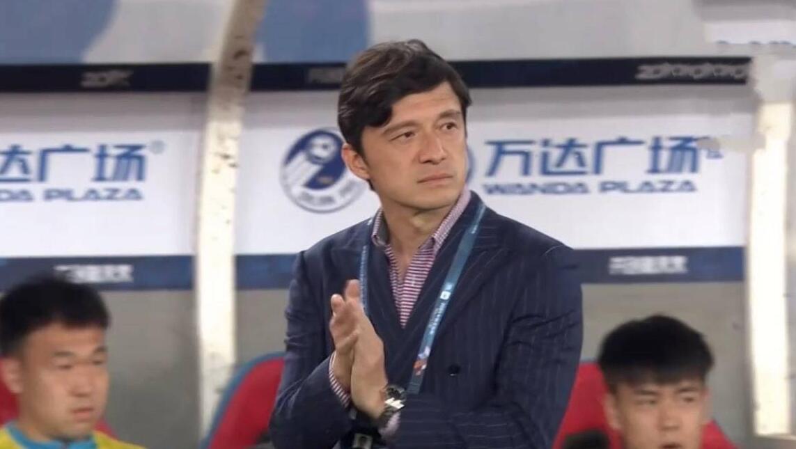 当谢晖站在上海这个球场，能够从老东家手里拿到一分，他可以自豪的离开，而且报了一箭