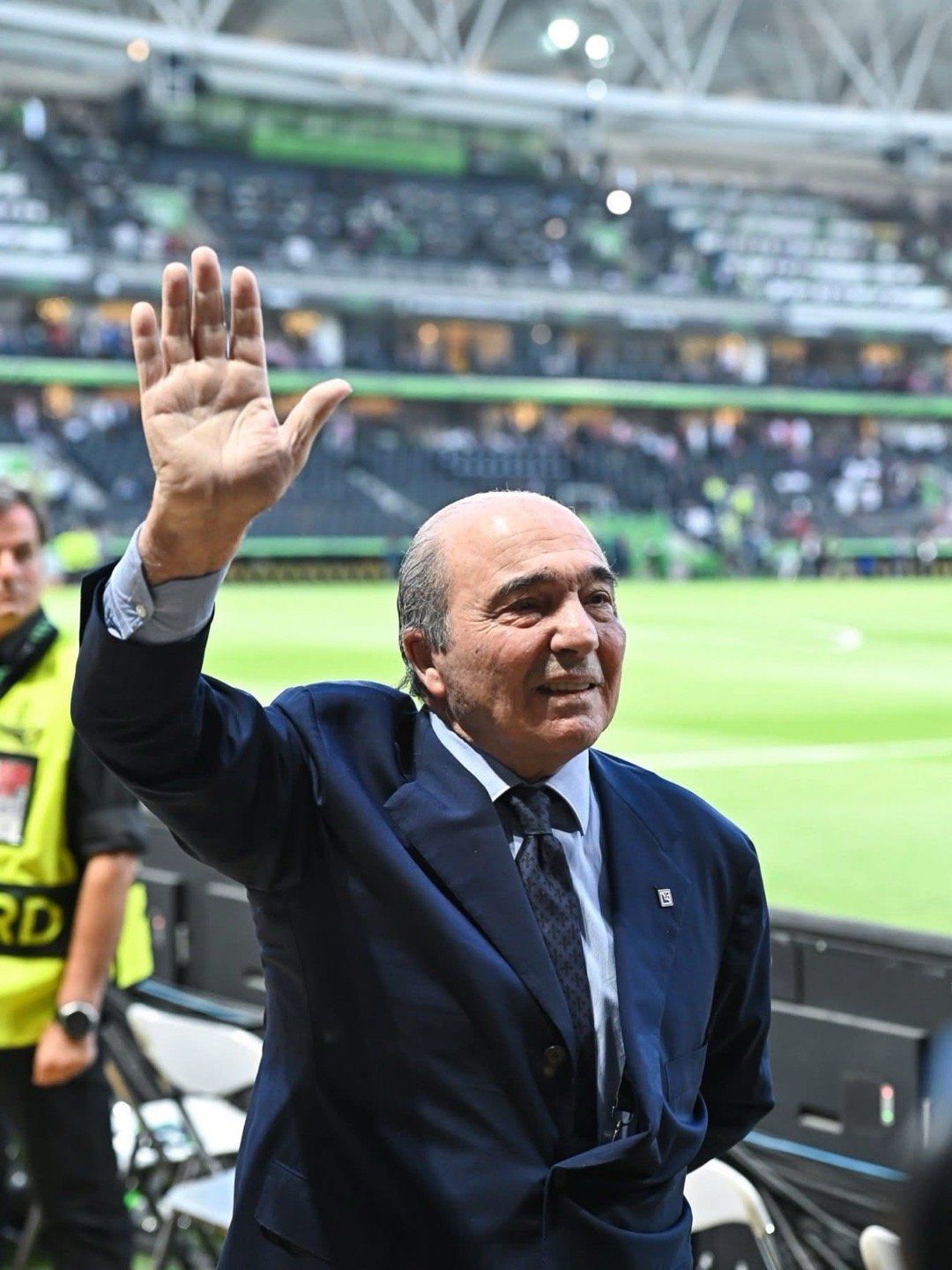 一波未平 一波又起… 費倫天拿主席甘美素（Rocco Commisso） 逝世，