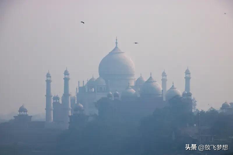印度人觉得印度比中国强大，这股“迷之自信”还挺让人费解，但细究起来也有迹可循。印